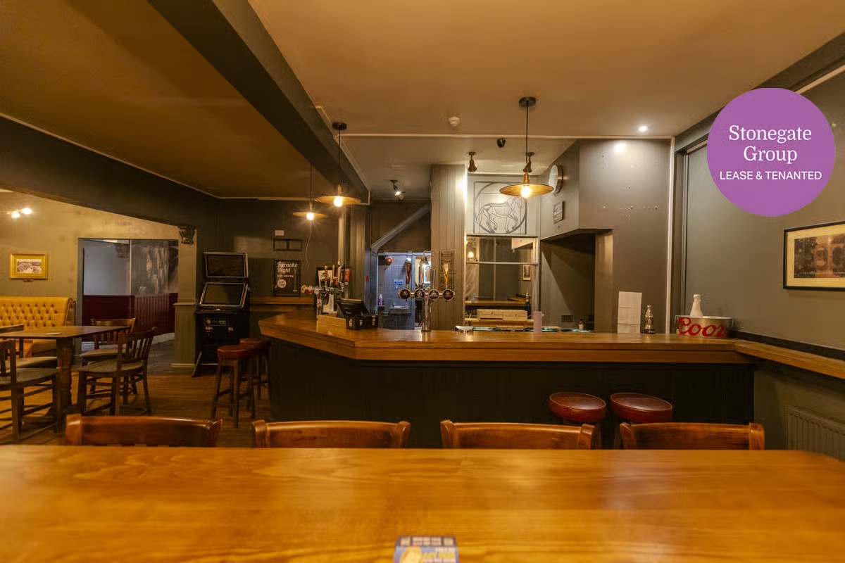 De elegante fine spisestuene på restauranten Amberstonegrid